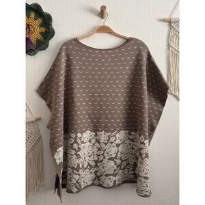 Z.Hinchliffe of Denby Dale Pure Lambswool Beige Cream Floral Poncho Italy
